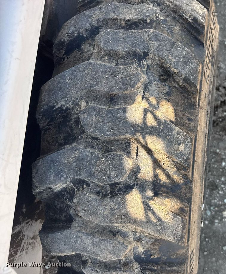 image for item ER2101 1993 Bobcat 742B skid steer loader