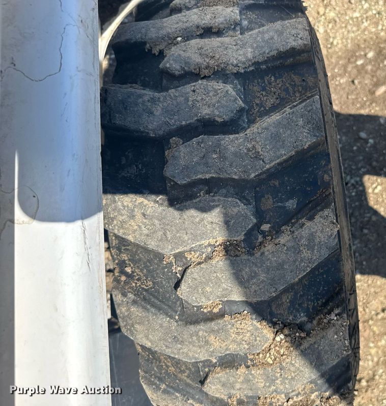 image for item ER2101 1993 Bobcat 742B skid steer loader