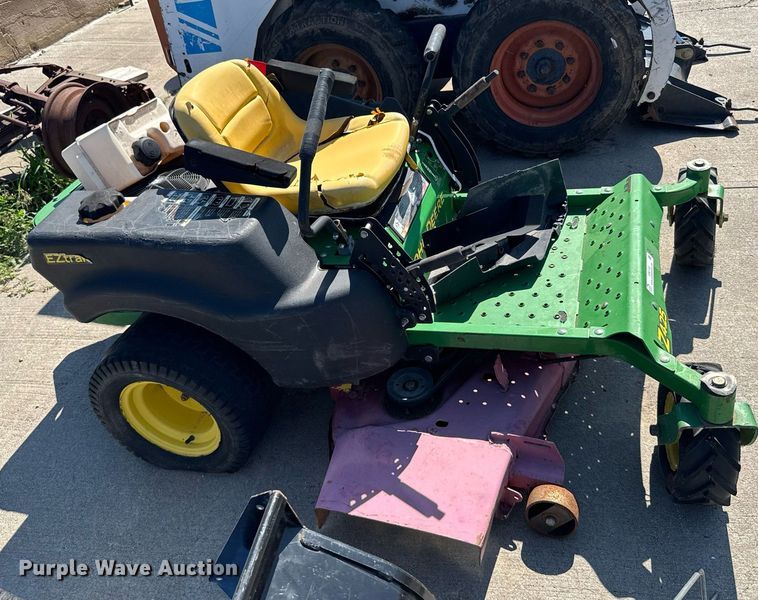 image for item ER2102 2008 John Deere Z425 ZTR lawn mower
