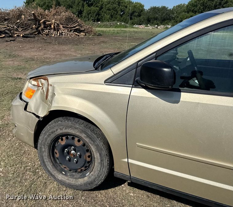 image for item ER2107 2010 Dodge Grand Caravan van