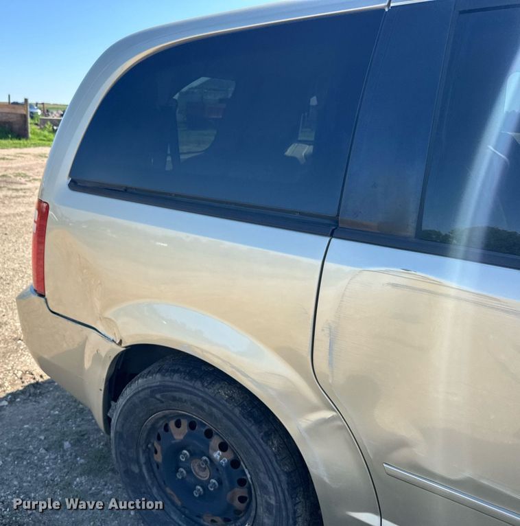 image for item ER2107 2010 Dodge Grand Caravan van