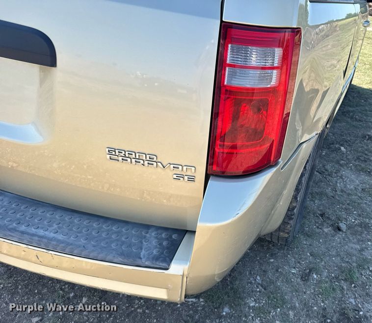 image for item ER2107 2010 Dodge Grand Caravan van