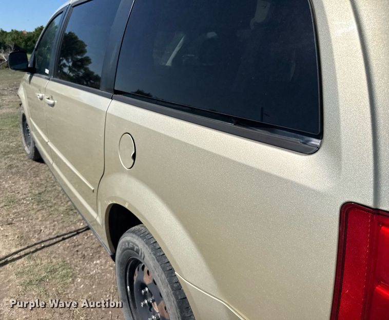 image for item ER2107 2010 Dodge Grand Caravan van