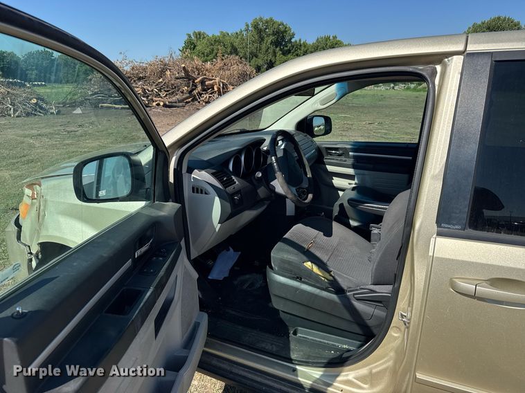 image for item ER2107 2010 Dodge Grand Caravan van