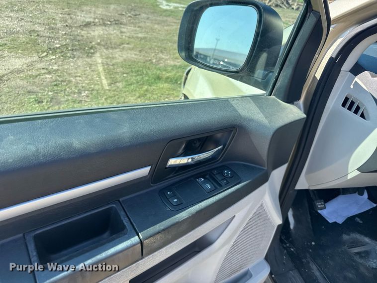 image for item ER2107 2010 Dodge Grand Caravan van