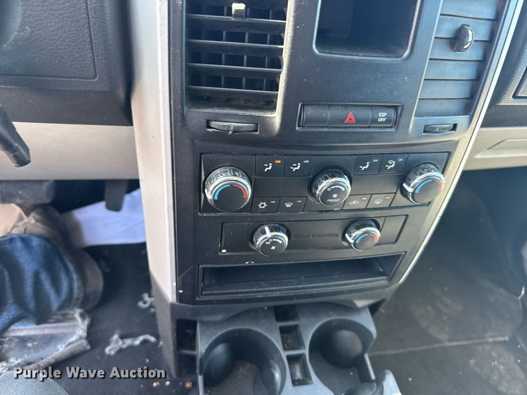 image for item ER2107 2010 Dodge Grand Caravan van