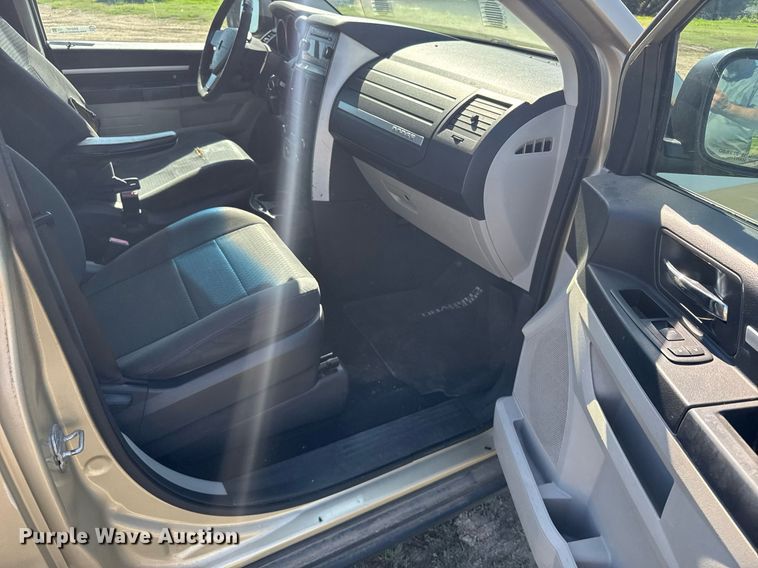 image for item ER2107 2010 Dodge Grand Caravan van