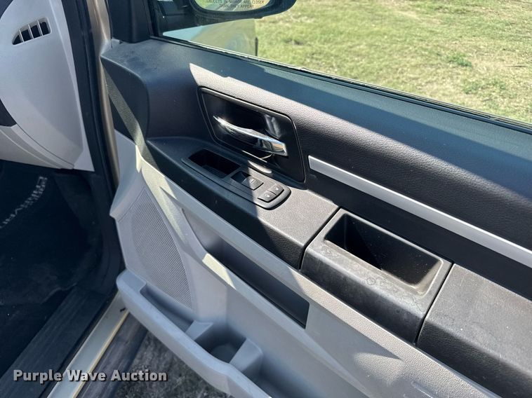 image for item ER2107 2010 Dodge Grand Caravan van