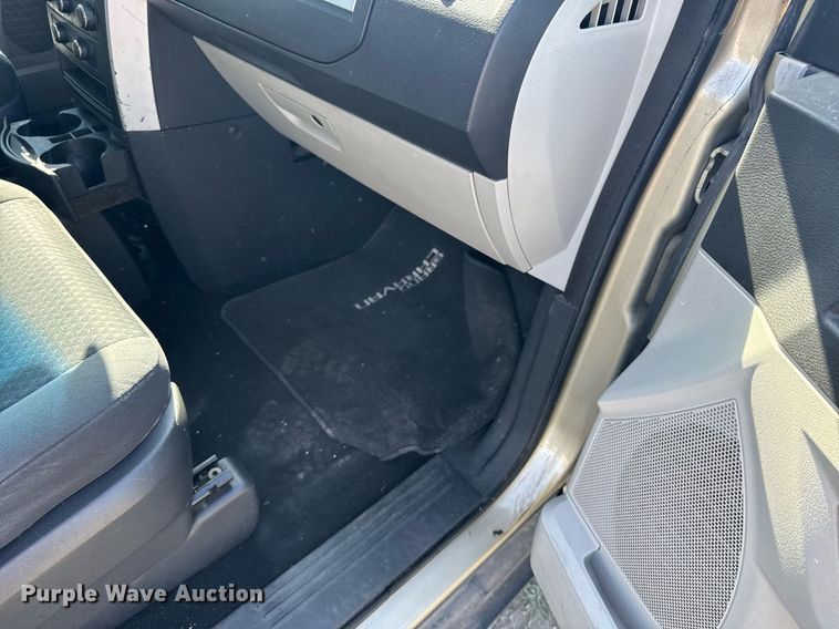 image for item ER2107 2010 Dodge Grand Caravan van