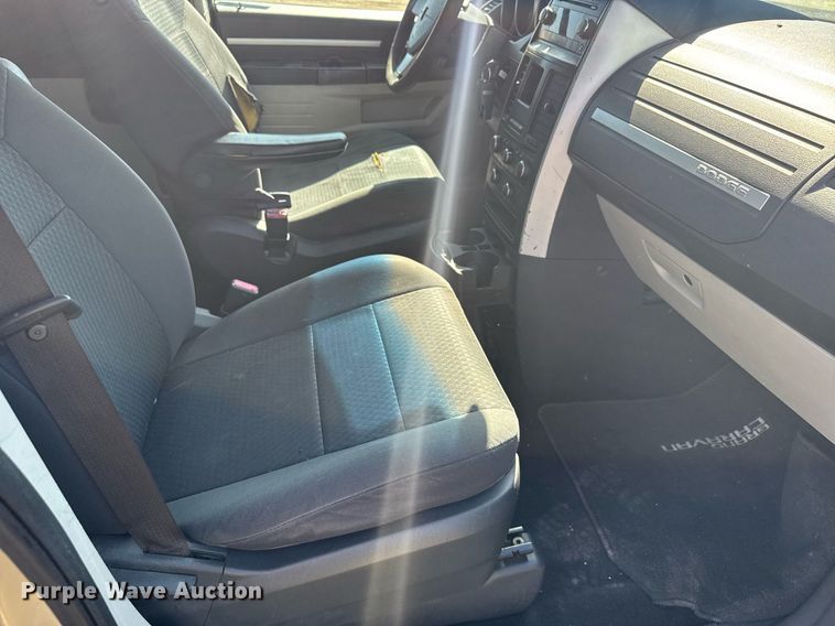 image for item ER2107 2010 Dodge Grand Caravan van
