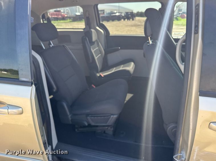image for item ER2107 2010 Dodge Grand Caravan van