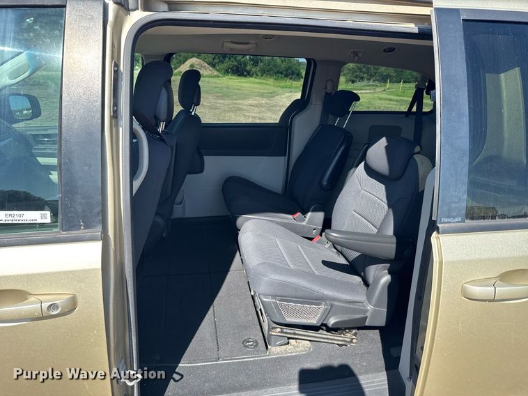 image for item ER2107 2010 Dodge Grand Caravan van