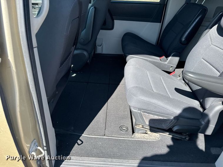 image for item ER2107 2010 Dodge Grand Caravan van