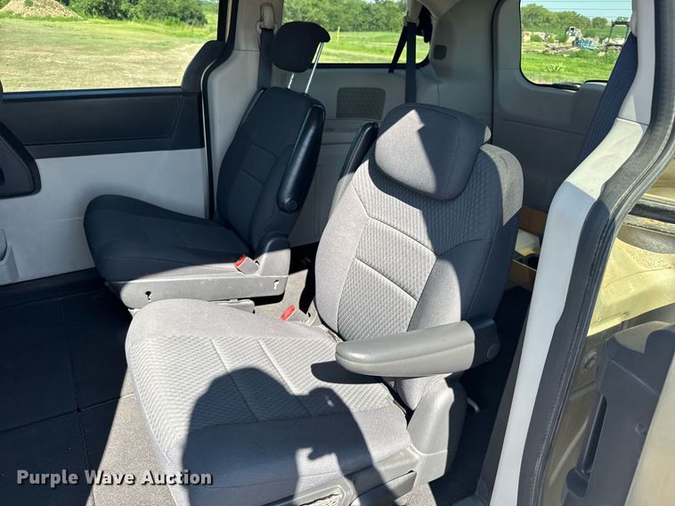 image for item ER2107 2010 Dodge Grand Caravan van