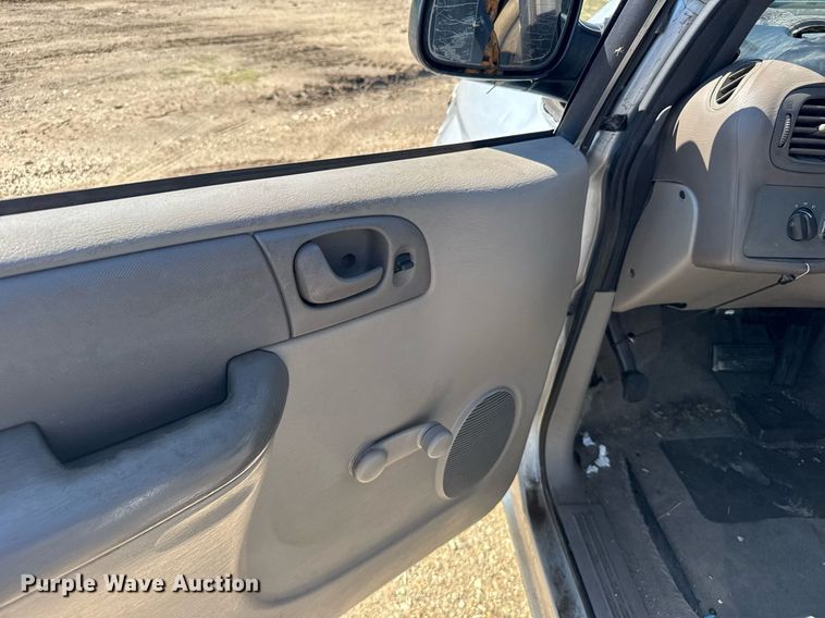 image for item ER2108 2003 Dodge Caravan van