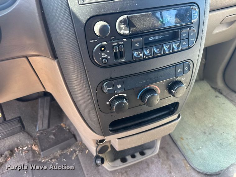 image for item ER2108 2003 Dodge Caravan van