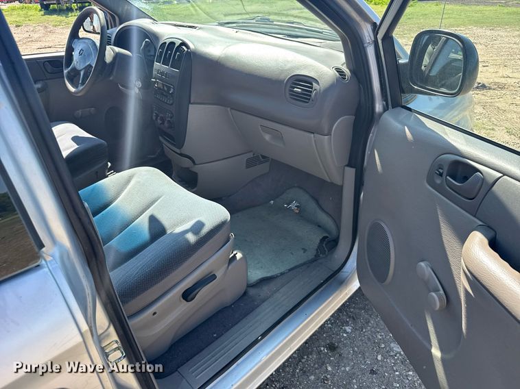 image for item ER2108 2003 Dodge Caravan van
