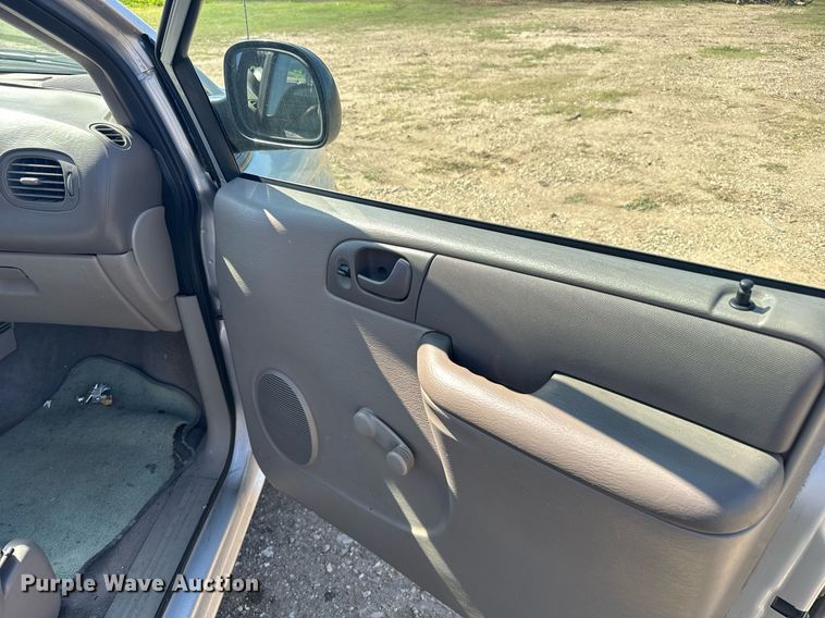 image for item ER2108 2003 Dodge Caravan van