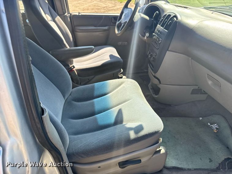 image for item ER2108 2003 Dodge Caravan van