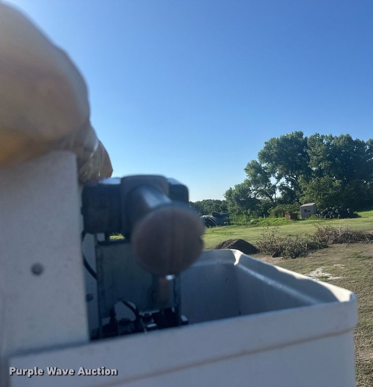 image for item ER2110 1992 Chevrolet Kodiak C6500 forestry bucket truck