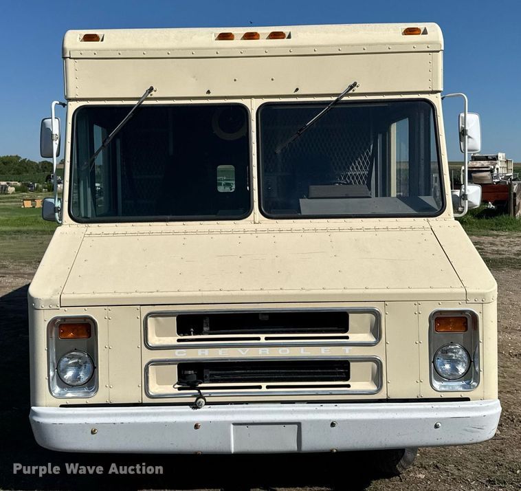 image for item ER2111 1991 Chevrolet P30 delivery truck