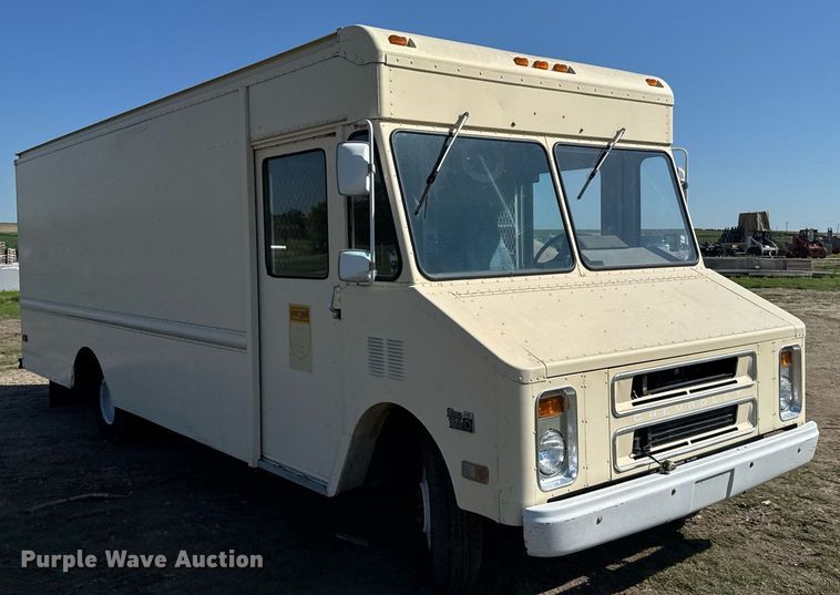image for item ER2111 1991 Chevrolet P30 delivery truck