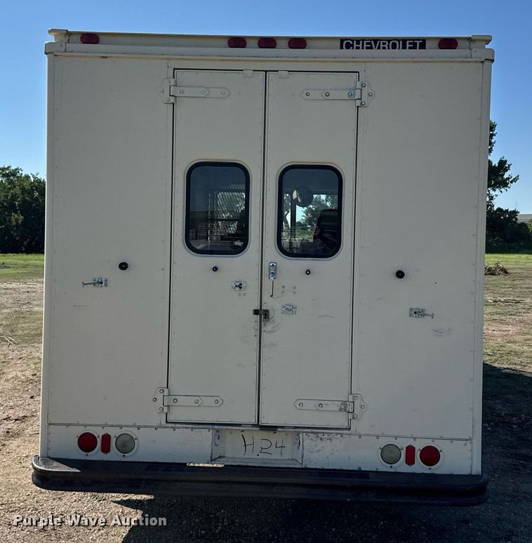 image for item ER2111 1991 Chevrolet P30 delivery truck