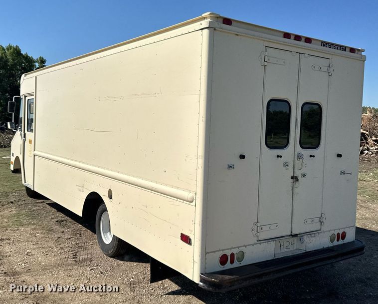 image for item ER2111 1991 Chevrolet P30 delivery truck