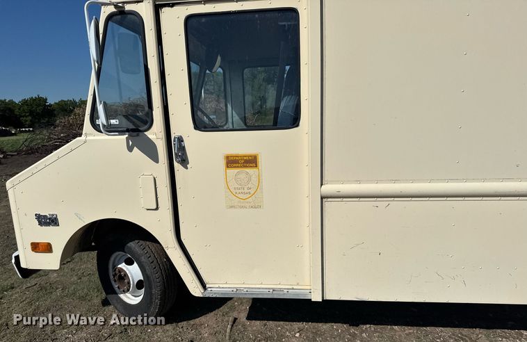 image for item ER2111 1991 Chevrolet P30 delivery truck