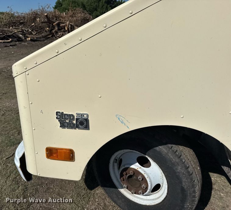 image for item ER2111 1991 Chevrolet P30 delivery truck