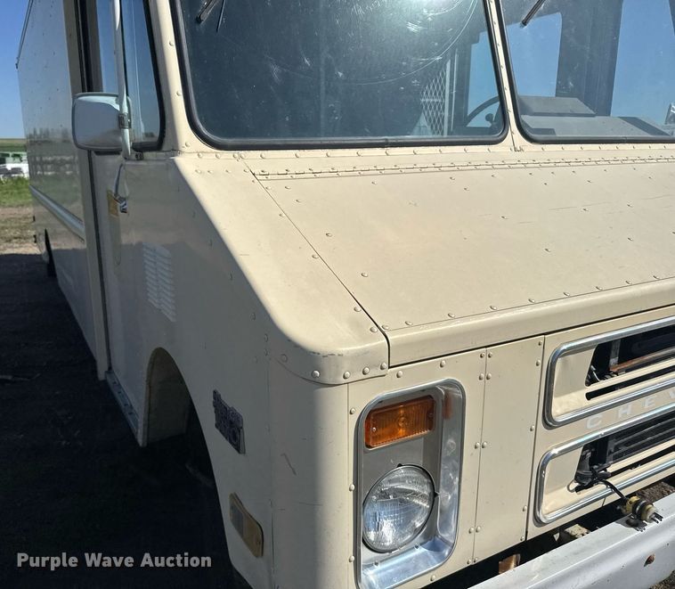 image for item ER2111 1991 Chevrolet P30 delivery truck