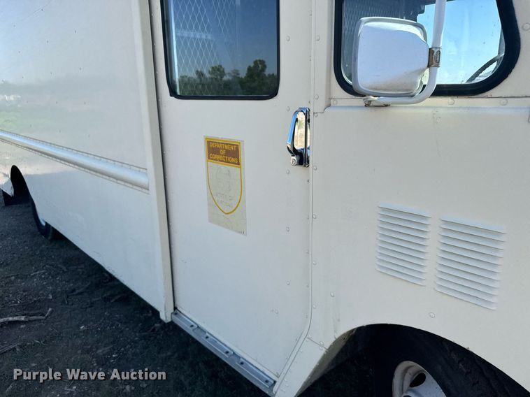 image for item ER2111 1991 Chevrolet P30 delivery truck