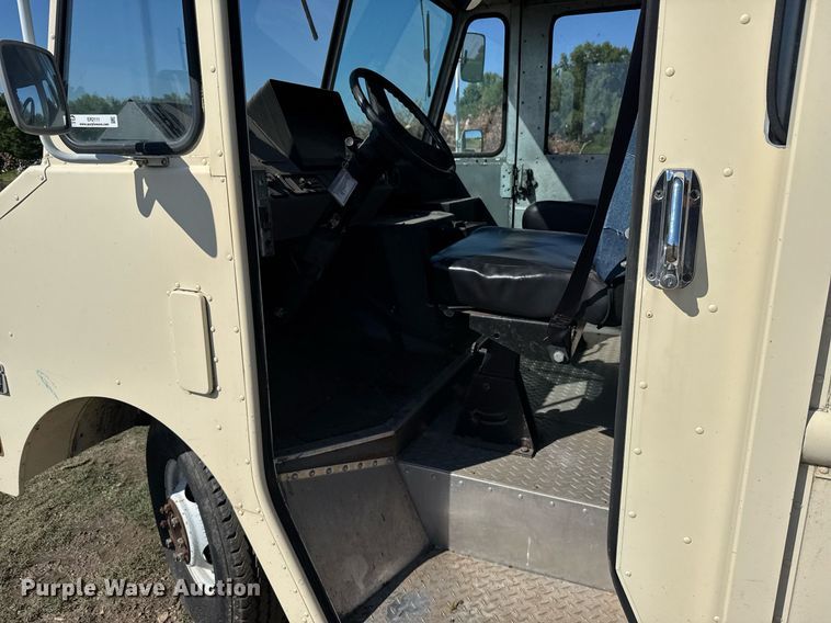 image for item ER2111 1991 Chevrolet P30 delivery truck