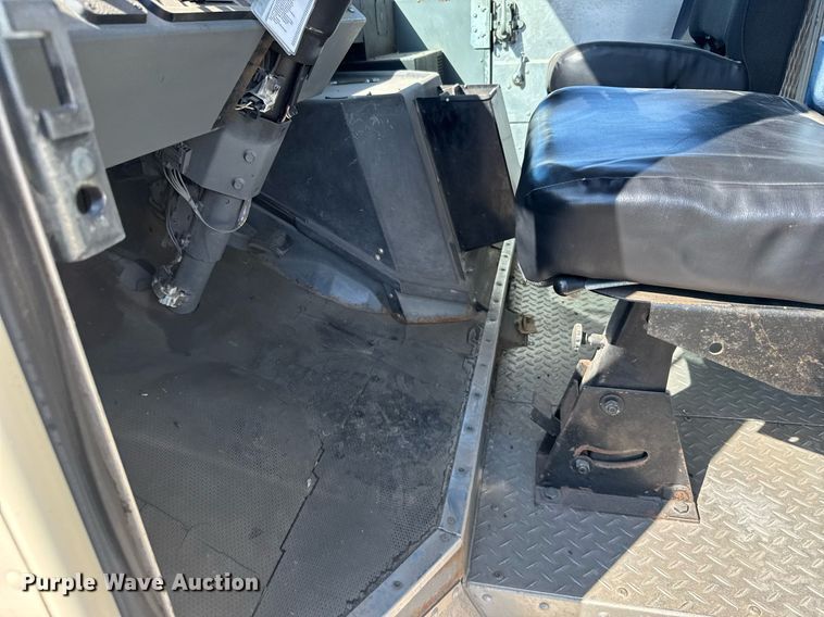 image for item ER2111 1991 Chevrolet P30 delivery truck