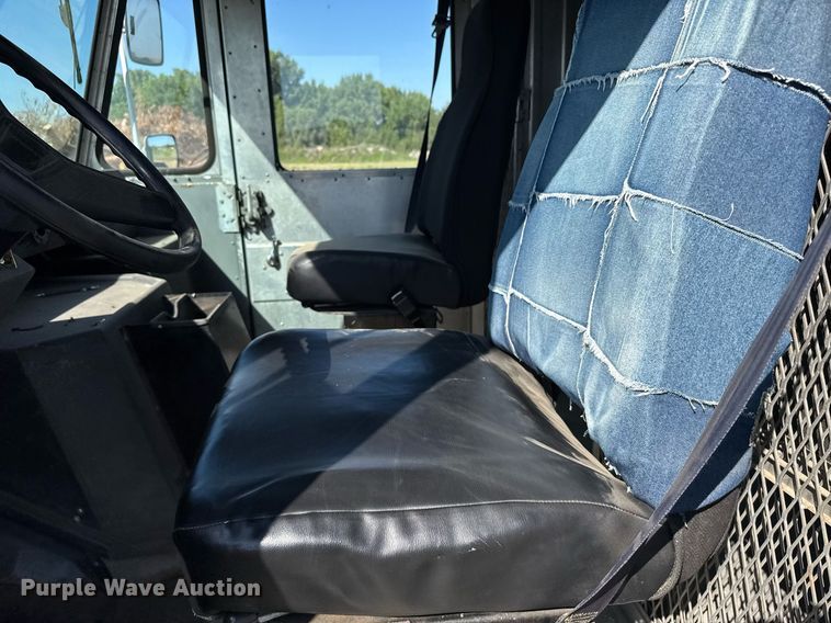 image for item ER2111 1991 Chevrolet P30 delivery truck