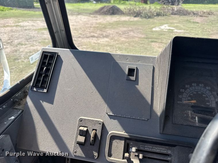 image for item ER2111 1991 Chevrolet P30 delivery truck