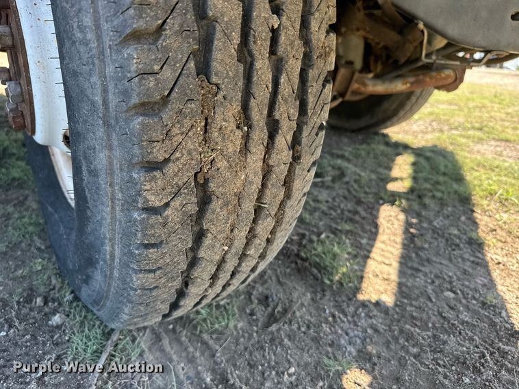 image for item ER2111 1991 Chevrolet P30 delivery truck