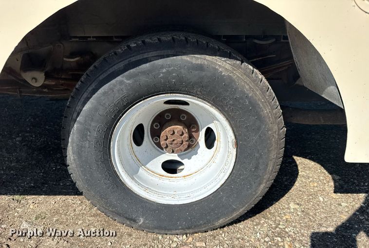 image for item ER2111 1991 Chevrolet P30 delivery truck