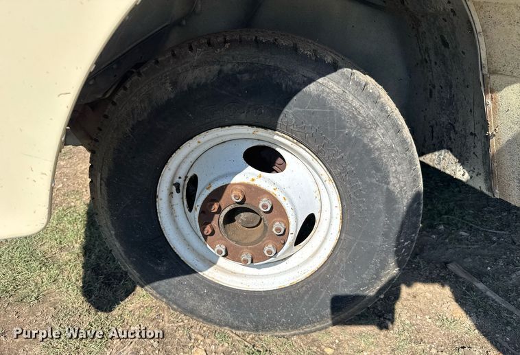 image for item ER2111 1991 Chevrolet P30 delivery truck