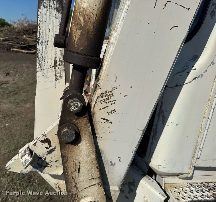 image for item ER2112 1986 Mack MR685P refuse truck