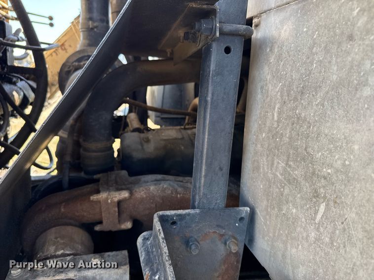 image for item ER2112 1986 Mack MR685P refuse truck