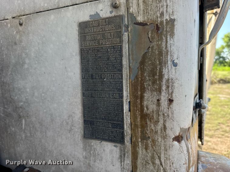 image for item ER2112 1986 Mack MR685P refuse truck