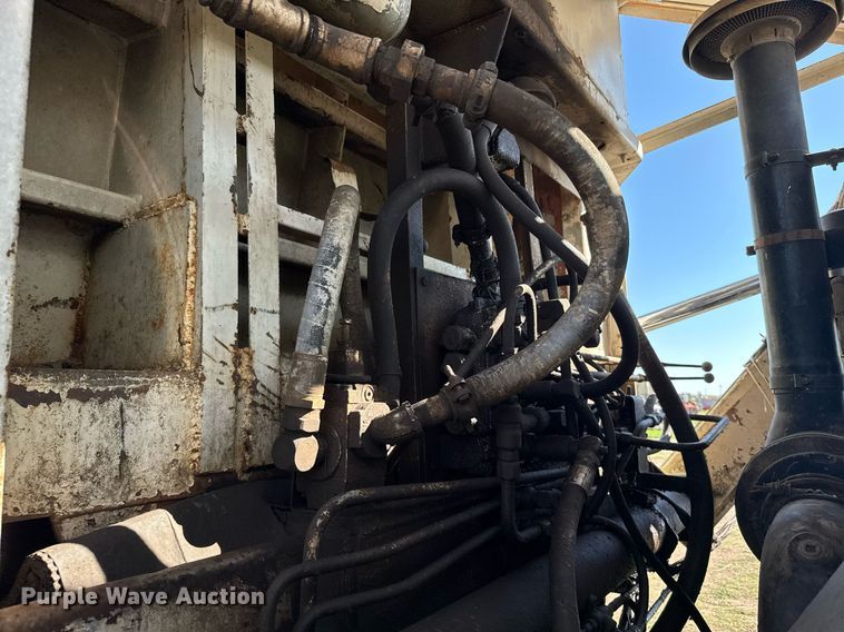 image for item ER2112 1986 Mack MR685P refuse truck