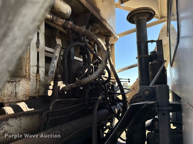 image for item ER2112 1986 Mack MR685P refuse truck