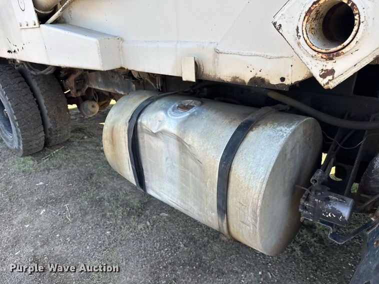 image for item ER2112 1986 Mack MR685P refuse truck