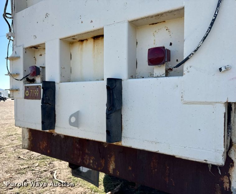 image for item ER2112 1986 Mack MR685P refuse truck