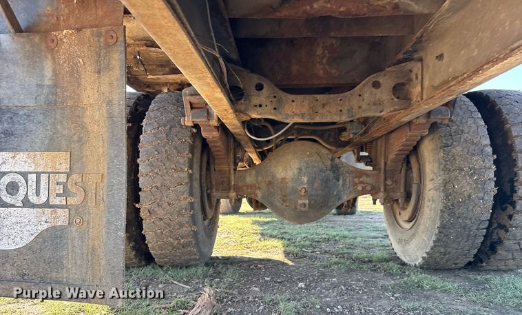 image for item ER2112 1986 Mack MR685P refuse truck