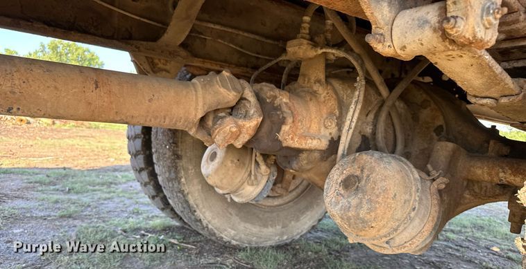 image for item ER2112 1986 Mack MR685P refuse truck