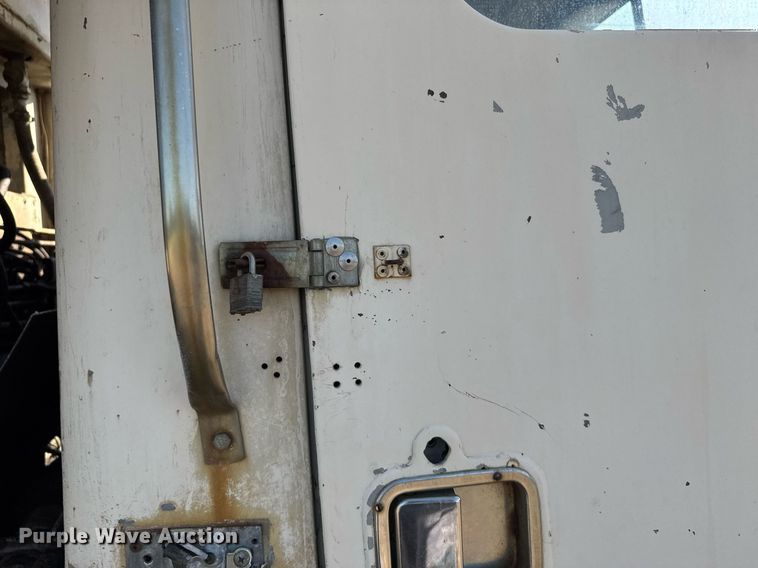 image for item ER2112 1986 Mack MR685P refuse truck