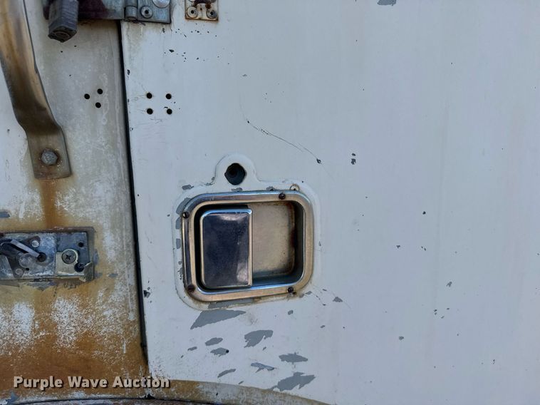 image for item ER2112 1986 Mack MR685P refuse truck